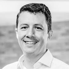 Ojo a todos Georgia Lilly es una estafadora y hackeo la cuenta y suplantó a  Alexandra Molina!!!!! LinkedIn revisen este caso por favor.