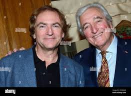 Didier van Cauwelaert et Jean-Loup Dabadie assistent a la remise du 36eme  Prix Litteraire 30 Millions dAmis a Autoportrait En Chienne de Ina  Mihalache chez Drouant a Paris, France, le 20 Novembre