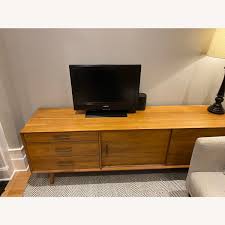 Bureau mural milieu du siècle. West Elm Mid Century Media Console Acorn Aptdeco