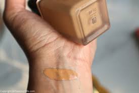 The new 'microfacet' technology used in creating this formula which controls the arrangement of foundation. Cle De Peau Beaute Radiant Fluid Foundation Matte Review The Velvet Life