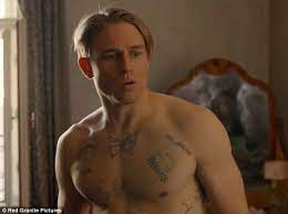 Schaffner con steve mcqueen, dustin hoffman, don gordon, victor jory. Shirtless Charlie Hunnam Shows Off His Muscles In Papillon Trailer Daily Mail Online
