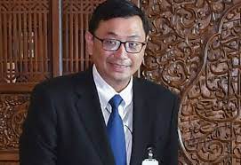 Tan sri vincent tan chee yioun and his son datuk sri robin tan yeong ching will step down from their executive roles at berjaya corp bhd (bcorp), according to sources. Berjaya Announces Boardroom Changes The Star