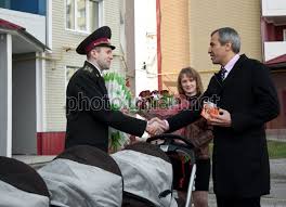 Bray linens zoffany 342365 коллекции bray linens. Photo Vladimir Kaltsev Presents The Keys To Kirill And Inna Bublichenko Unian