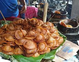Padahal anda bisa membuatnya dirumah tanpa harus membelinya ke. Ini Kue Cucur Lho Namanya