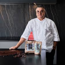 Elle fait écho à l'attente des chrétiens lors du temps de l'avent dans la nuit de noël. Rencontre Avec La Maison Valrhona Le Chocolat Des Patissiers La Grande Epicerie De Paris