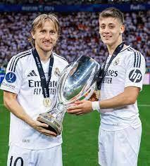 Luka Modric maç sonrası Arda Güler'e kızıp peşine düştü! Kolundan yakaladı  uyardı 'Saçmalık istemiyorum' - Fanatik Gazetesi Futbol Haberleri - Spor