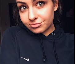 This 17-Year-Old Learned The Hard Way Not To Cry After Getting A Spray Tan