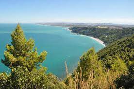 Thus wrote guy de maupassant when describing portofino, tiny sea village on the italian riviera circumscribed by the green of the natural regional park and marine reserve. Der Naturpark Vom Conero Riviera Del Conero