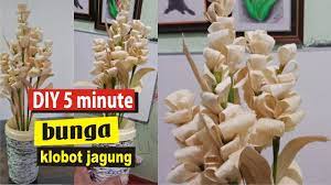 Bahan yang dibutuhkan mudah didapatkan, cara membuatnya juga sederhana. Tutorial Bunga Dari Kulit Jagung Klobot Diy Corn Husk Youtube