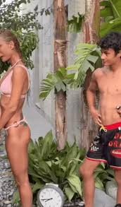 Çağla Şıkelin plaj şıklığı! Denizde bile çok havalı - Magazin Haberleri -  Sayfa 16