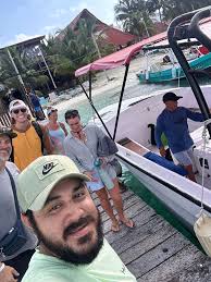 What you catch you eat 🎣 ... hello friends, we are in Isla Mujeres,  Mexico, waiting for you to go fishing with your friends or family 🛥️🎣🐟 a  Mexican phrase (from the