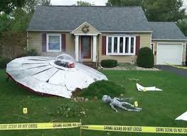 12 Of The Coolest Lawn Ornaments Ready For Your Home Halloween Yard Displays Alien Halloween Extreme Halloween