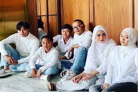 Jika suami atau simati menamakan isteri sebagai pewaris sebahagian hartanya, ini bererti wasiat. Anak Sule Amankan Harta Warisan Lina Jubaedah Teddy Mengaku Punya Hak Waris