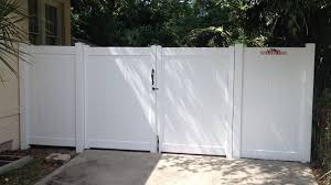 Vinyl concepts builds and installs gorgeous vinyl fences for homeowners, property management companies and hoas in los angeles and surrounding areas of ventura. All Out Fence Inc White Pvc Vinyl Fence Gate Image Proview