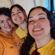 Hola colegas buenas tardes alguna me podría ayudar donde puedo sacar para  tener un titulo de docente y poder dar lecciones