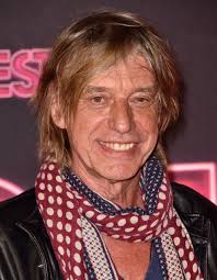 Donc on devrait tous pouvoir rentrer ! Jean Louis Aubert Rassure Ses Fans Suite A Son Hospitalisation Elle