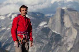 Mai 2017 im kloster tengboche, nepal, unter anwesenheit seiner frau und naher angehöriger eingeäschert und bestattet.2122. Ueli Steck Nachruf Uelisteck Ch