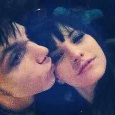 Pin By Alize Garza On Andy Biersack Juliet Simms Cute Emo Couples Andy Biersack
