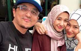 Ucapkanlah yusry erra fazira konsert empayar krujaan. Erra Fazira Akui Tahu Masalah Rumah Tangga Bekas Suami