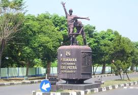 Waktu libur kemarin, kami habiskan dengan memasak, menulis, menonton, membaca exor (pt.pertamina unit 17 untreating lpg). Monumen Komperta Bumi Patra Indramayu Galeri Foto Indramayu