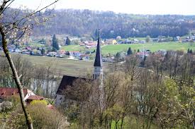 Bilder von steinen und gräbern damit sie sich einen überblick über die vielfalt verschaffen können. Kirche Heilig Kreuz Pfarrverband Burghausen