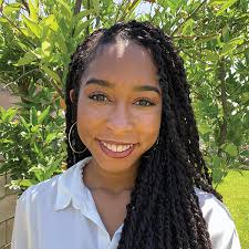 Andrea Waring's Instagram, Twitter & Facebook