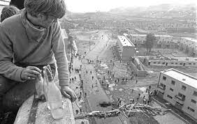 The city of derry had a large catholic and nationalist population, but local government was dominated by unionists. Battle Of The Bogside Photographer Recalls Defining Moments Of His Career The Irish News