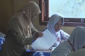 Sekolah kalian tercantum di atas atau tidak? 10 Smp Negeri Terbaik Banten Di Un 2019 Halaman All Kompas Com