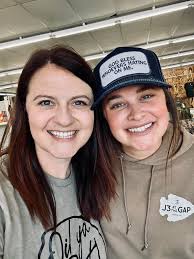 I met two awesome voice actors from Sonic this weekend, Roger Craig Smith  (Sonic, of course) and Ryan Bartley (Sage in Frontiers)! Both of them were  very enthusiastic and friendly to all