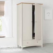 Lemari pakaian jati merupakan barang yang paling diutamakan di ruangan kamar anda dengan desainnya yang sangat simple minimalis produk ini tidak akan menghabiskan banyak ruangan dikarenakan produk ini mengusung dua pintu dan ukurannya pun tidak terlalu besar yang masing. Harga Lemari Pakaian Murah Minimalis Rajajepara Com