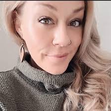 Ashley Dalbec's Instagram, Twitter & Facebook