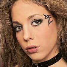 Her birthday, what she did before fame, her family life, fun trivia facts, popularity rankings, and more. Echo Nominierungen Lafee Unterm Silbermond Der Spiegel