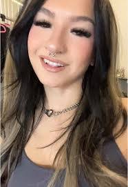 Lisa Overholt's Instagram, Twitter & Facebook