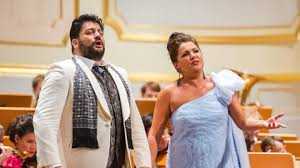 In tosca, the voices of the three protagonists were perfectly up to the task.netrebko showed a voice whose size could have filled the square without amplification. Opernbuhne Puccinis Oper Tosca Aus Wien Hr2 De Sendezeiten
