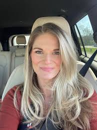 ✨Happy Monday Friends✨ Another busy day in the Real Estate World Listings,  accepted offers, and a closing! If you or someone you know are looking to  buy, sell or invest in Real