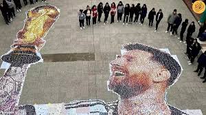 (ویدئو) نقاشی دیواری مسی از درپوش‌های پلاستیکی بازیافتی!