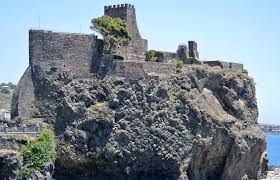 Can yaman e diletta leotta in posa al porto di catania. Aci Castello Wikipedia