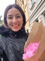 Chcę tu zostawić ten szczęśliwy uśmiech. Niech mi przypomni o poznaniu na  żywo wspaniałej poznańskiej artystki i malarki Magda Chodorowska i  zobaczenia jej prac na żywo w przestrzeni ulubionej Łazęga poznańska♥️  Jestem