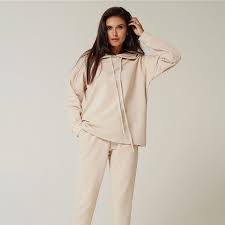 Модные спортивные костюмы женские 2021 купить от oj fashion. Zhenskij Sportivnyj Kostyum Kak Vybrat Stilnyj I Udobnyj Blog Issaplus
