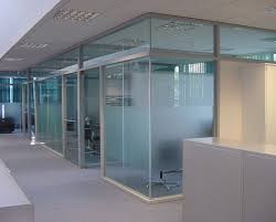 Single Glazed Frameless Glass Partitions Walls Avanti Systems Usa Glass Partition Glass Partition Wall Church Interior Design