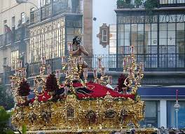 Apenas se hizo de día, los sumos sacerdotes con los ancianos, los escribas y el sanedrín en pleno, hicieron una reunión. Semana Santa De Sevilla