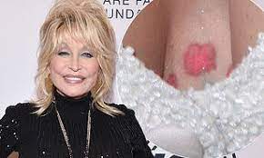 Dolly parton wants to clarify the rumors about whether or not she's inked up her body. Dolly Parton 73 Admits She Has Several Flower And Butterfly Tattoos All Over Her Body Daily Mail Online