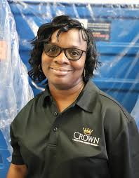 👑 EMPLOYEE SPOTLIGHT 📣 Meet Montrell Pierce, our New Orleans Distribution  Center Lead Clinic Builder! She has over 15 years of laundry service  experience, including five with Ochsner Health System's on-premise laundry