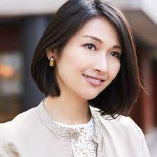 40代髪型 かき上げも耳かけもドラマになる 美人ワンレンボブ 40選 40代の髪型 ヘアカタログ 大人のおしゃれはヘアスタイルから mi mollet ミモレ 明日の私へ 小さな一歩 ワンレンボブ 美人 髪型 ヘアスタイル