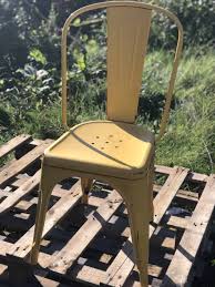 After the paint is dry, turn the chair. How To Spray Paint A Metal Chair Easy Ombre Upcycle Project Upcycle My Stuff
