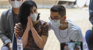 Bolehkah istri mennuntut agar suami lebih aktif berhubungan? 8 Tahun Hotma Sitompul Tak Beri Nafkah Batin Ke Desiree Tarigan