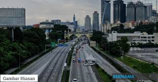 Banyak banget video dari berbagai macam angle kejadian ledakan tersebut, tapi menurut ane dari angle yang ini terlihat jelas. Pkp Hanya Boleh Keluar Dalam Radius Tidak Lebih 10 Km Dari Rumah
