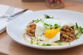 Not only are they more succulent than white meat, chicken thighs even stand up to reheating without drying out into sahara desert sand paste. Confit Chicken Thigh Dirty Farro Sunny Egg Black Garlic And Herb Sauce Starchefs Com