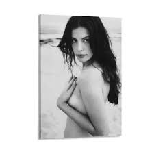Liv Tyler Poster Art Sexy Poster Home Decor Poster Wall Art Hanging Picture  Print Bedroom Decorative Painting Posters Room Aesthetic 12x18inch(30x45cm)  : Amazon.ca: Home
