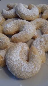 Uromas Vanillekipferl Von Binchen 70 Chefkoch Kekse Backen Rezept Platzchen Backen Rezepte Platzchen Backen Weihnachten